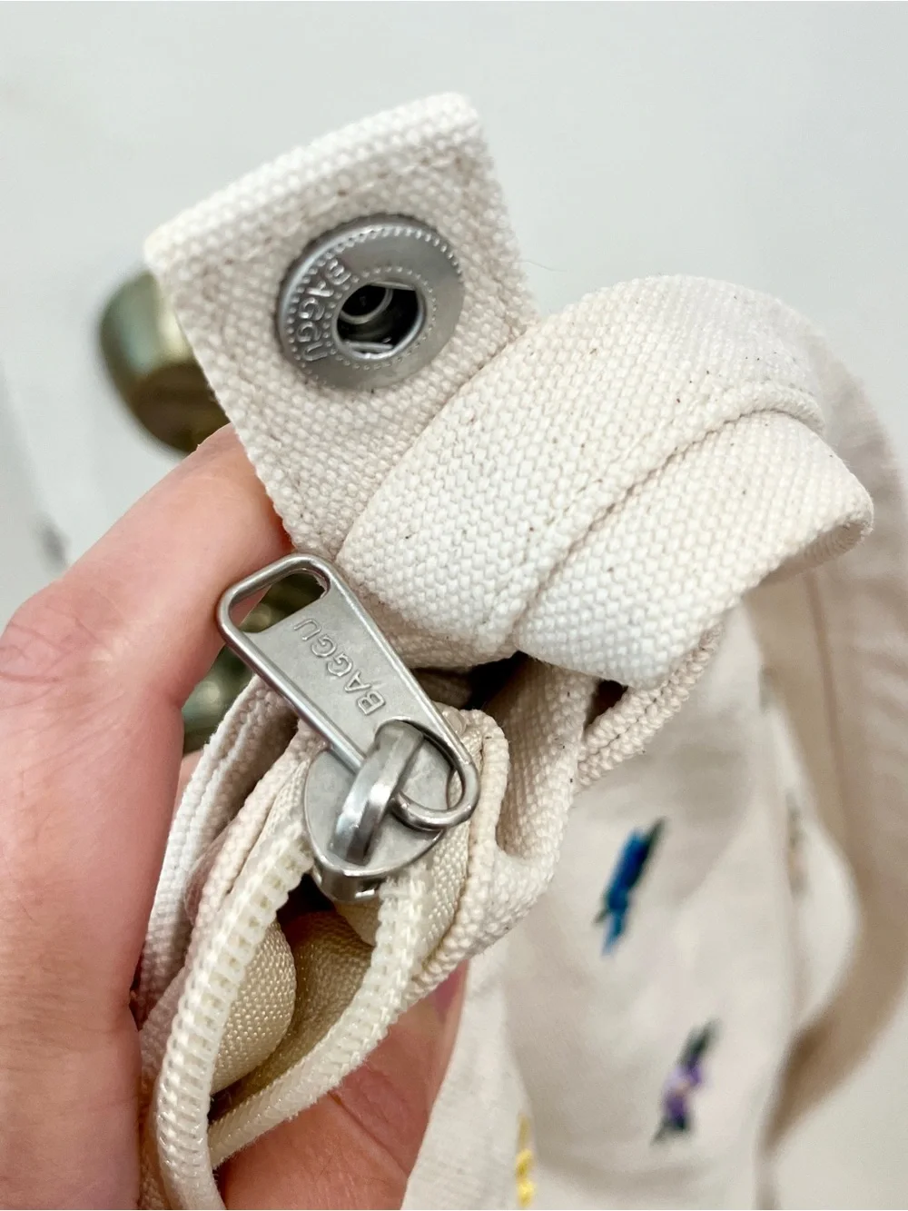 Baggu Vertical Zip Duck Bag in Embroidered Ditsy Floral *discontinued*